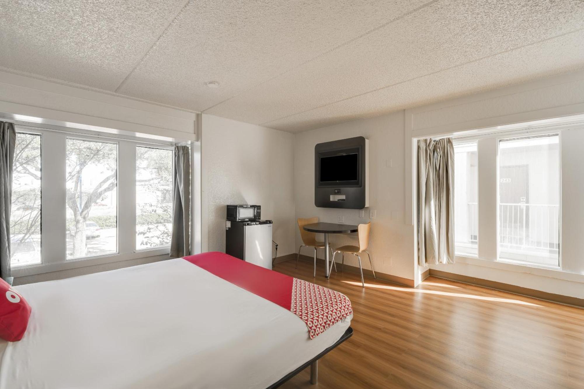 Oyo Katy Freeway Hotel
