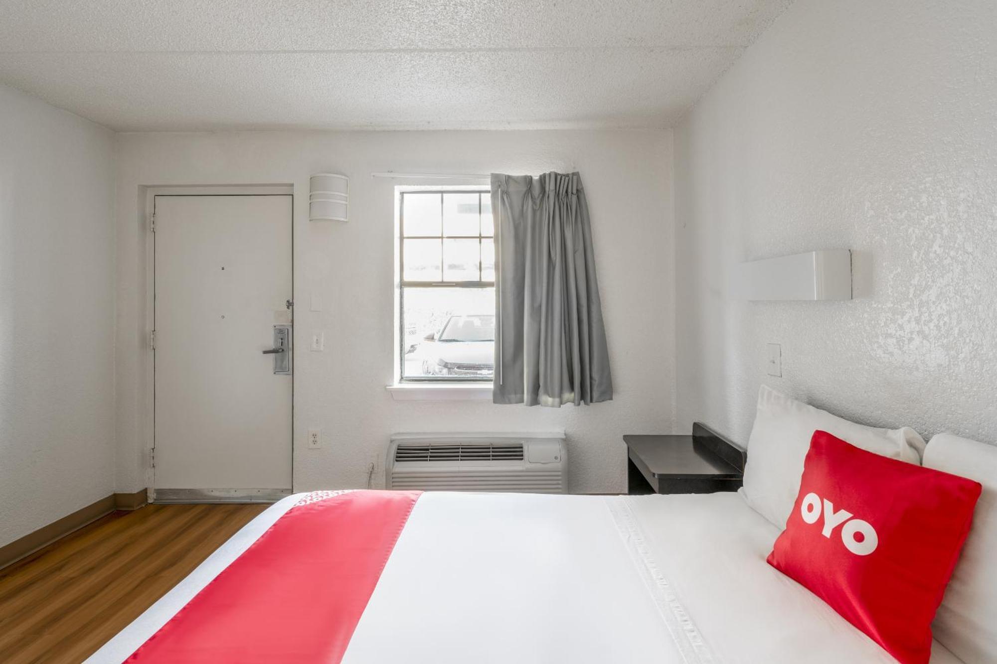 Oyo Katy Freeway Hotel