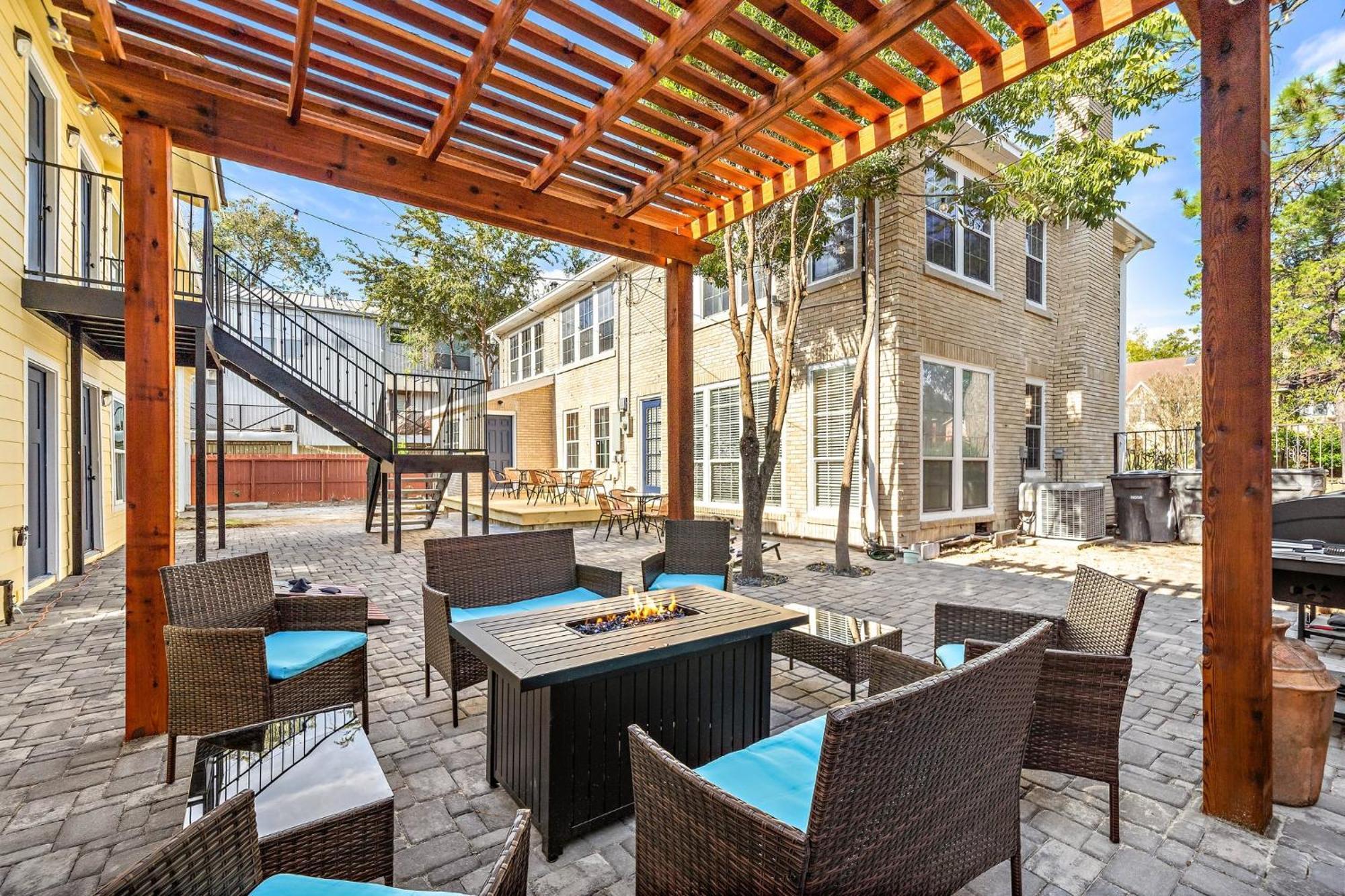 Nr Med Center, Midtown, Dt Games Patio Bbq Houston