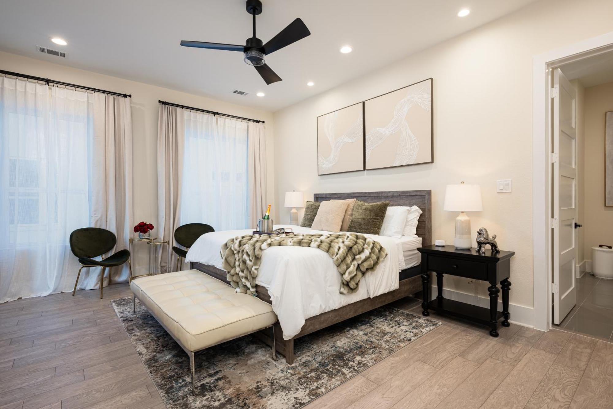 Luxurious Escape Spacious Layout Sleeps 10 With Bbq & Private Rooftop & Mini Gym - Mins To Downtown *