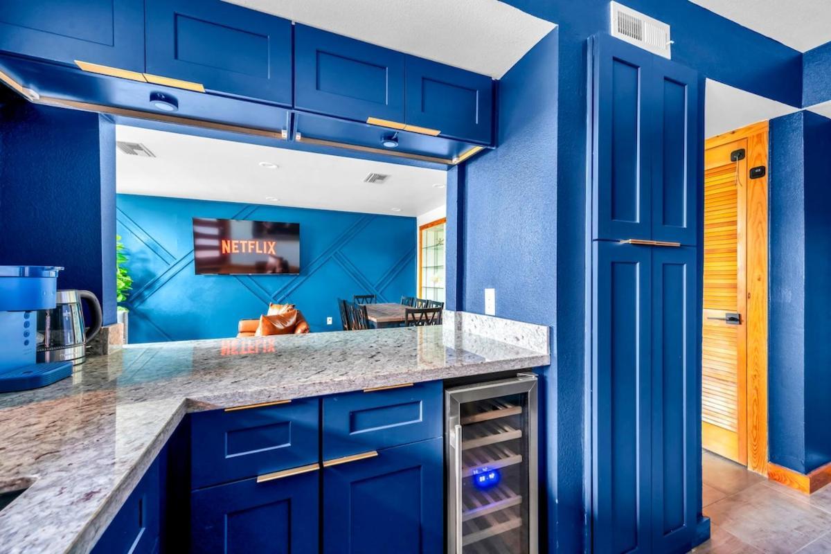 Apartment A Style Pool Ev Charging Houston