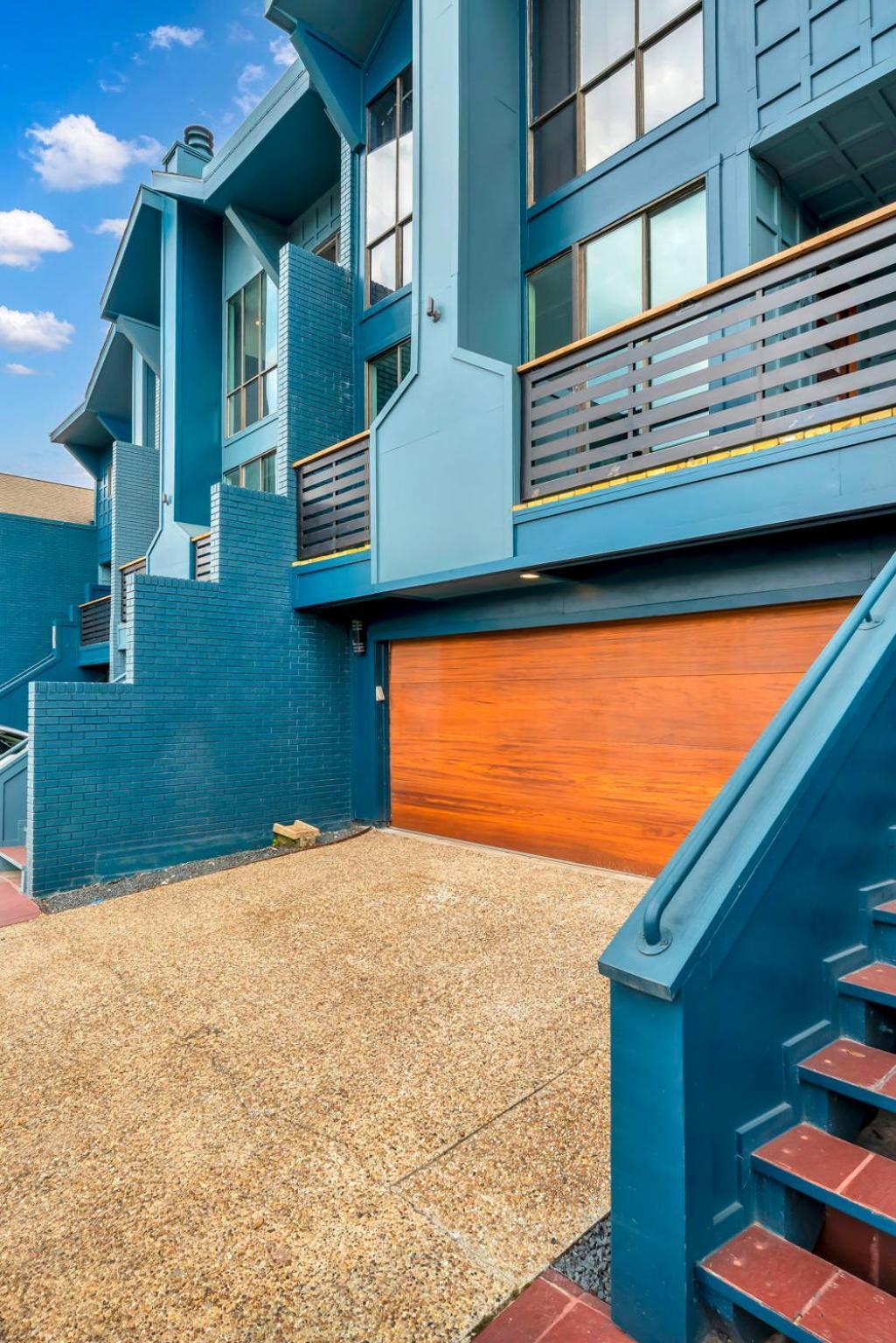 Apartment A Style Pool Ev Charging Houston
