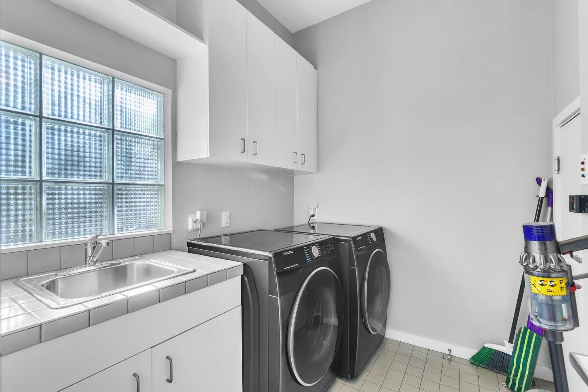 Modern Comfort In The Heart Of Museum District Townhouse Holiday home Houston
