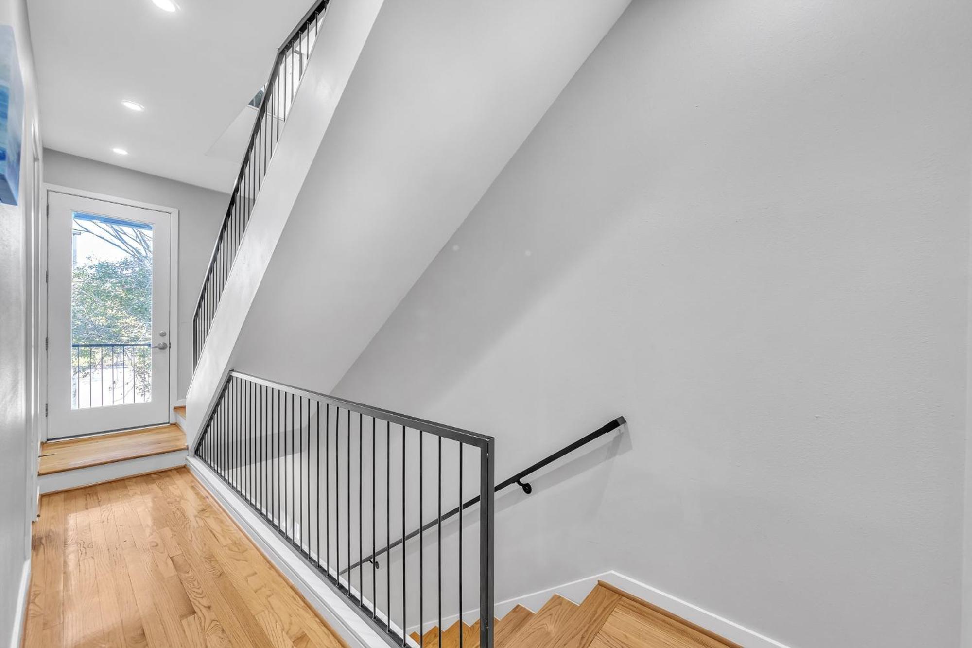 Modern Comfort In The Heart Of Museum District Townhouse Holiday home