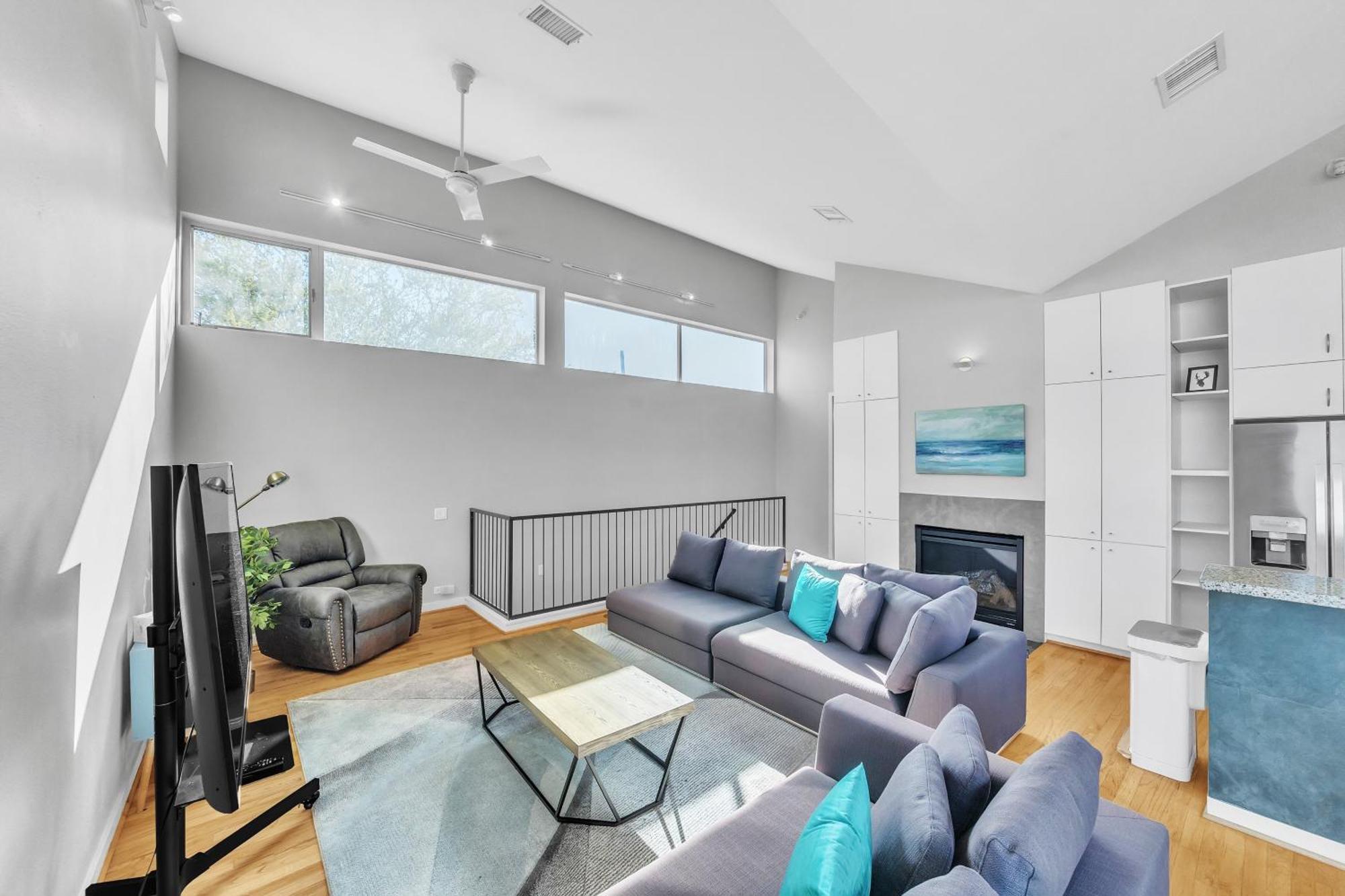 Modern Comfort In The Heart Of Museum District Townhouse Houston
