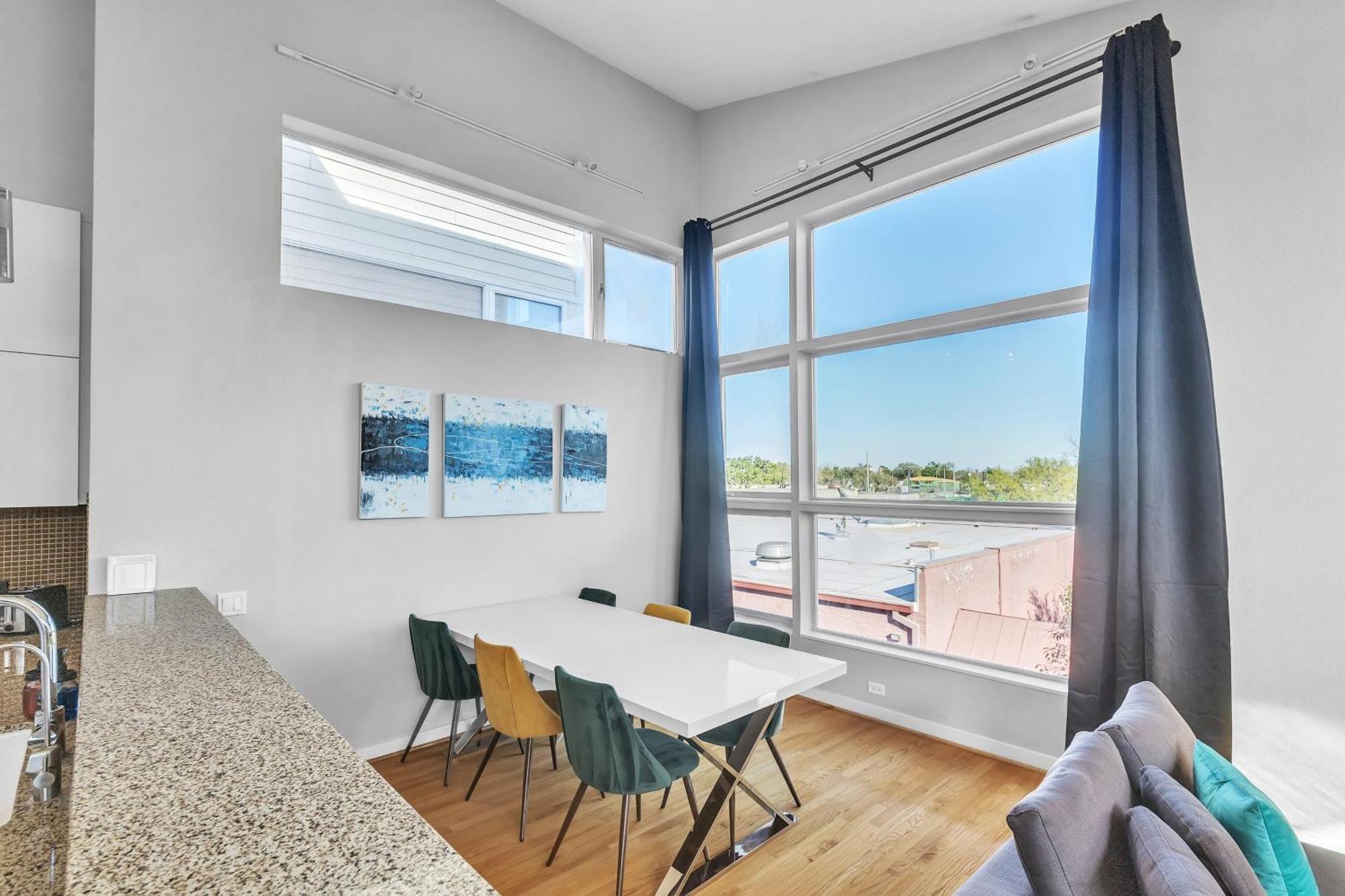 Holiday home Modern Comfort In The Heart Of Museum District Townhouse *