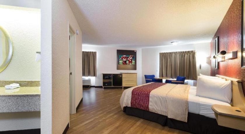 Hotel Red Roof - Westchase 2*