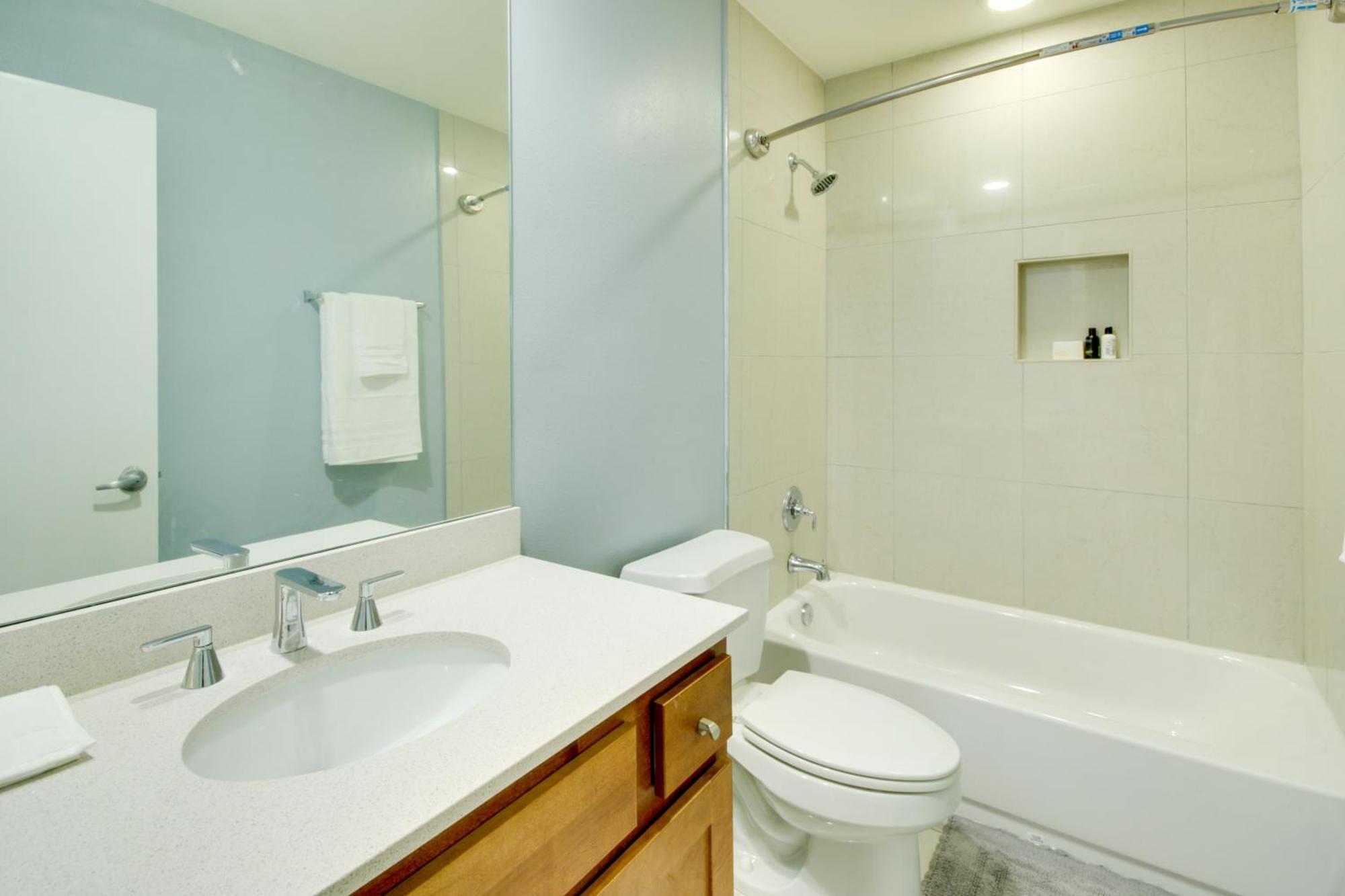 Holiday home Spacious Eado Getaway Less Than 1 Mi To Toyota Center! *