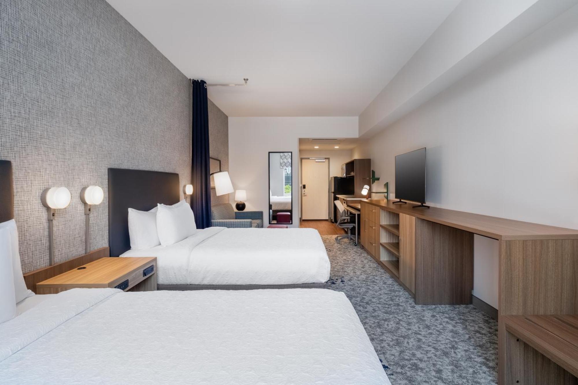 Home2 By Hilton Downtown Convention Center 3*