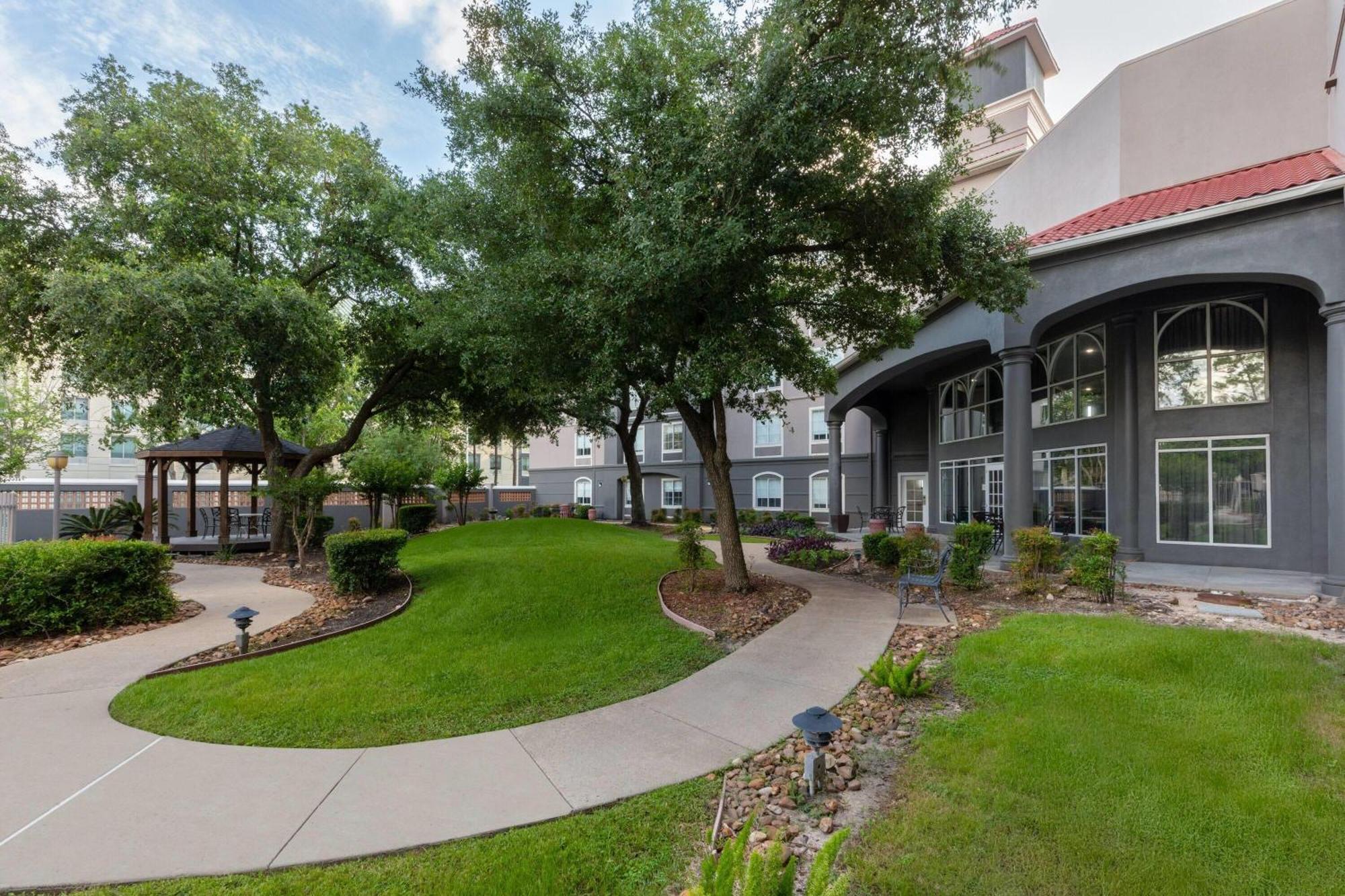 La Quinta & By Wyndham Bush Iah South Houston