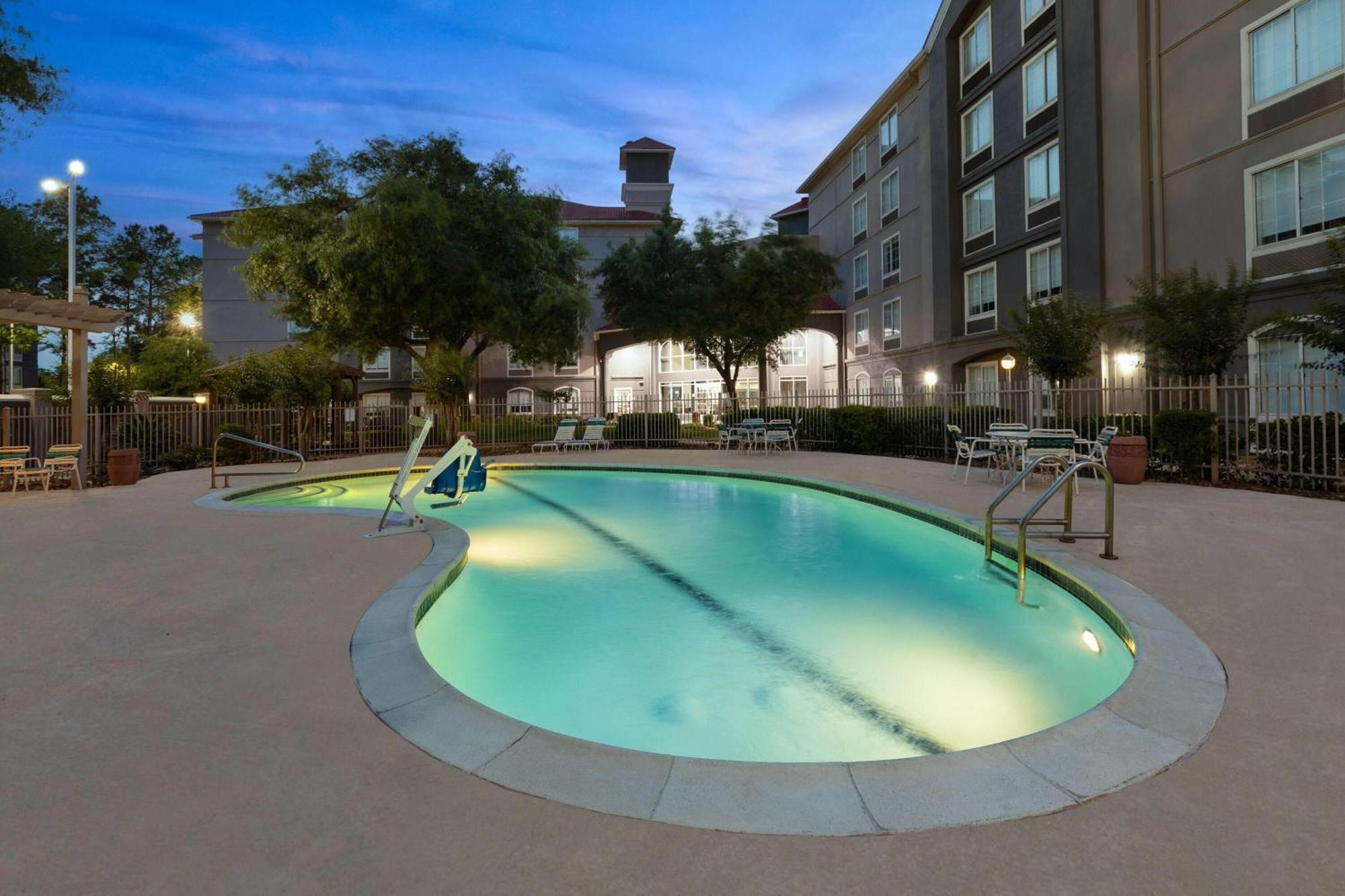 La Quinta & By Wyndham Bush Iah South Houston