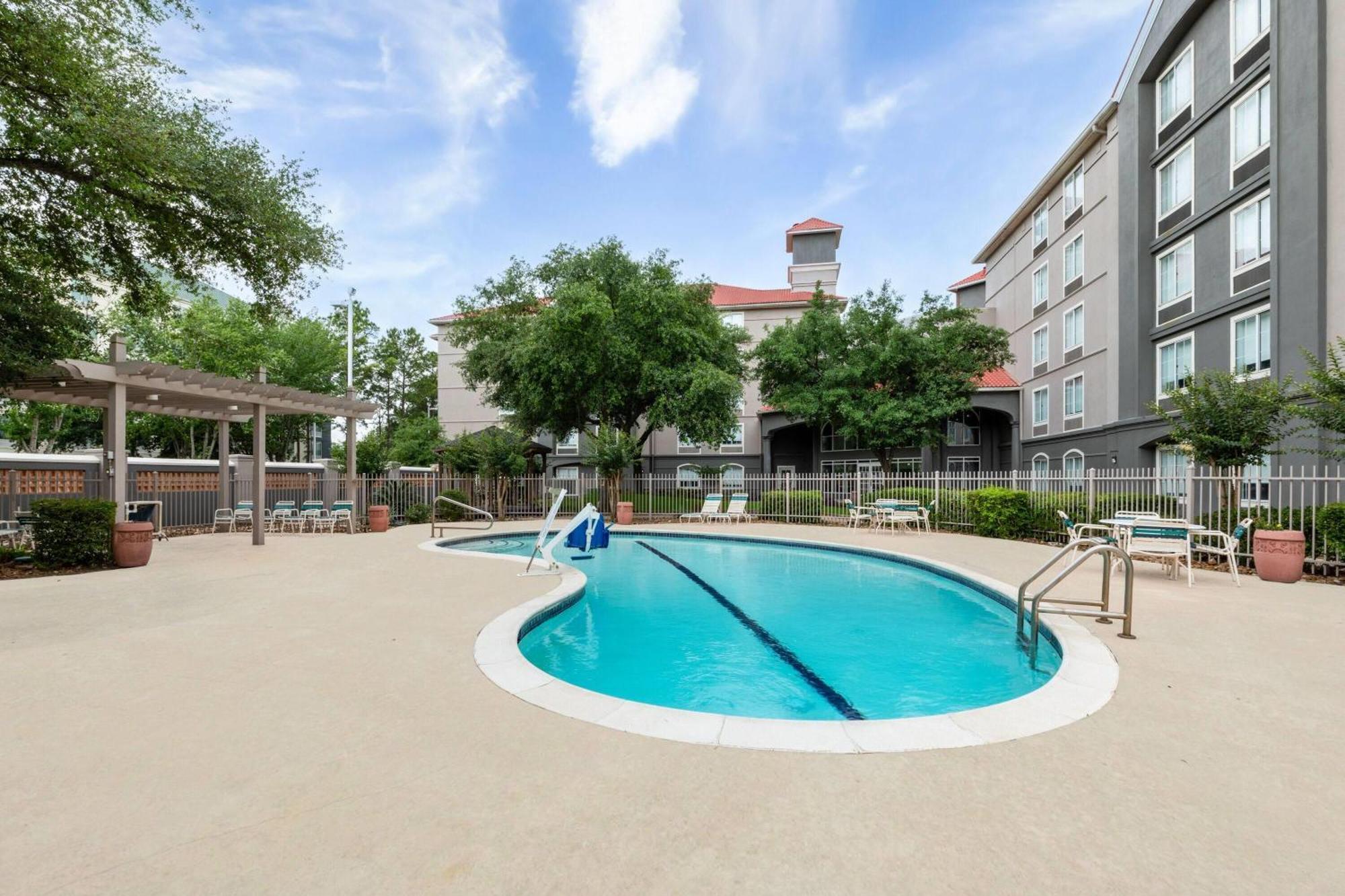 Hotel La Quinta & By Wyndham Bush Iah South