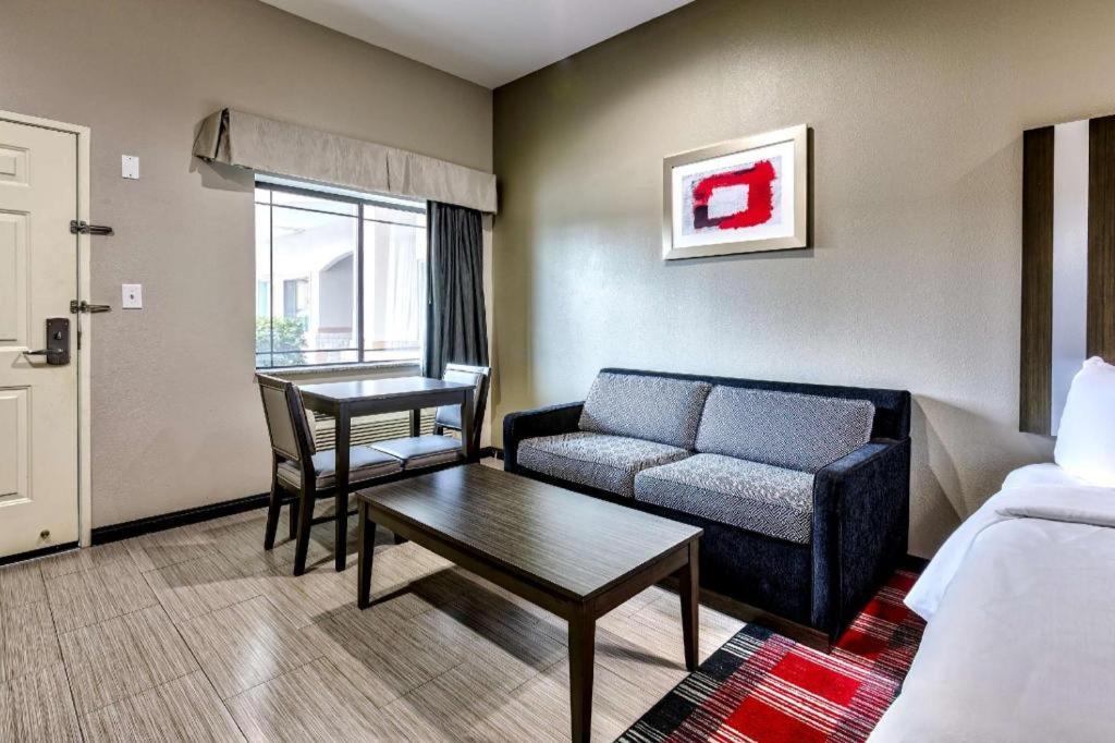 Hotel Americas Value And Iah Airport North Humble