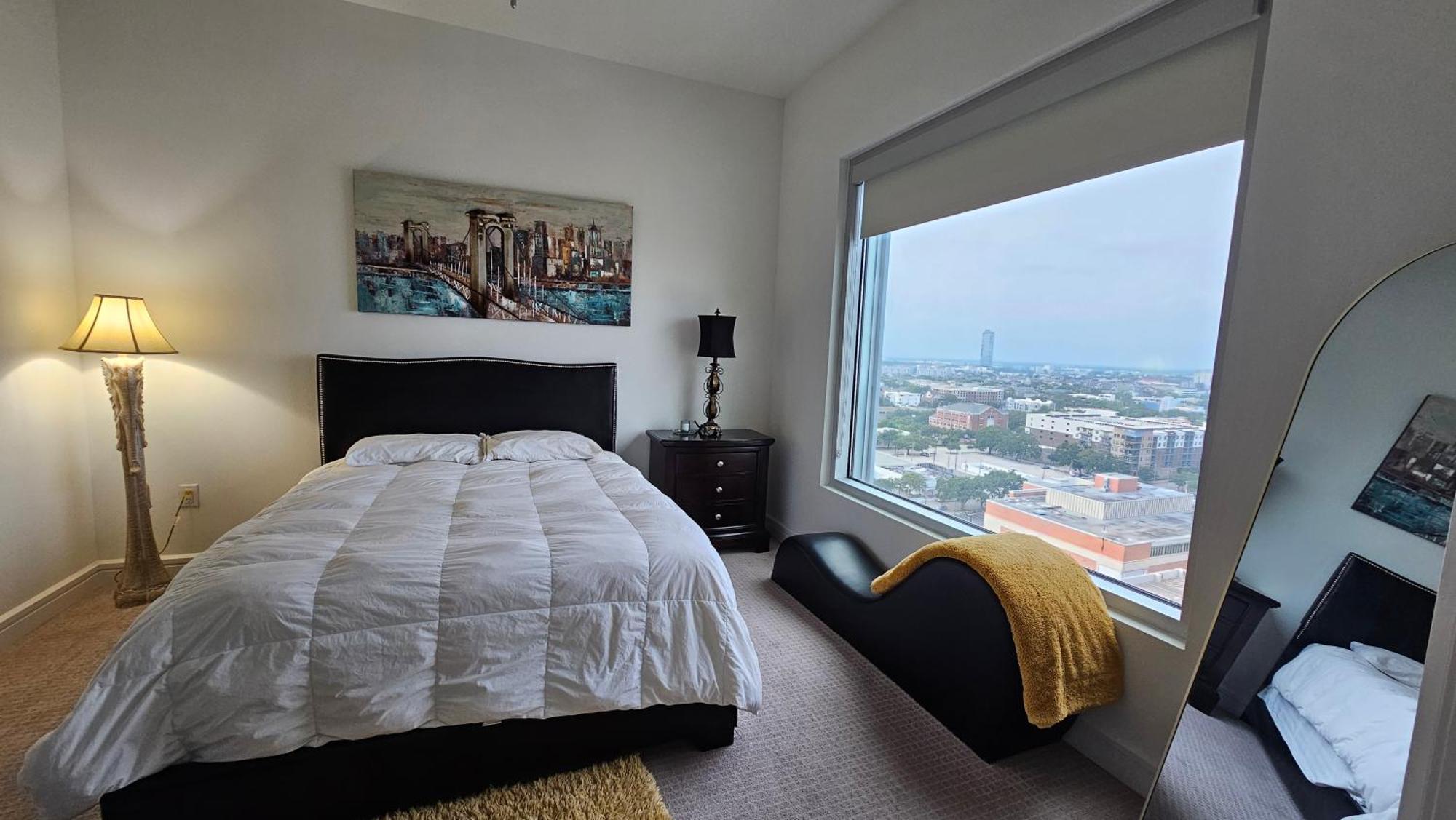 Luxury Highrise In Midtown - Skyline Views And Chic Decor Apartment