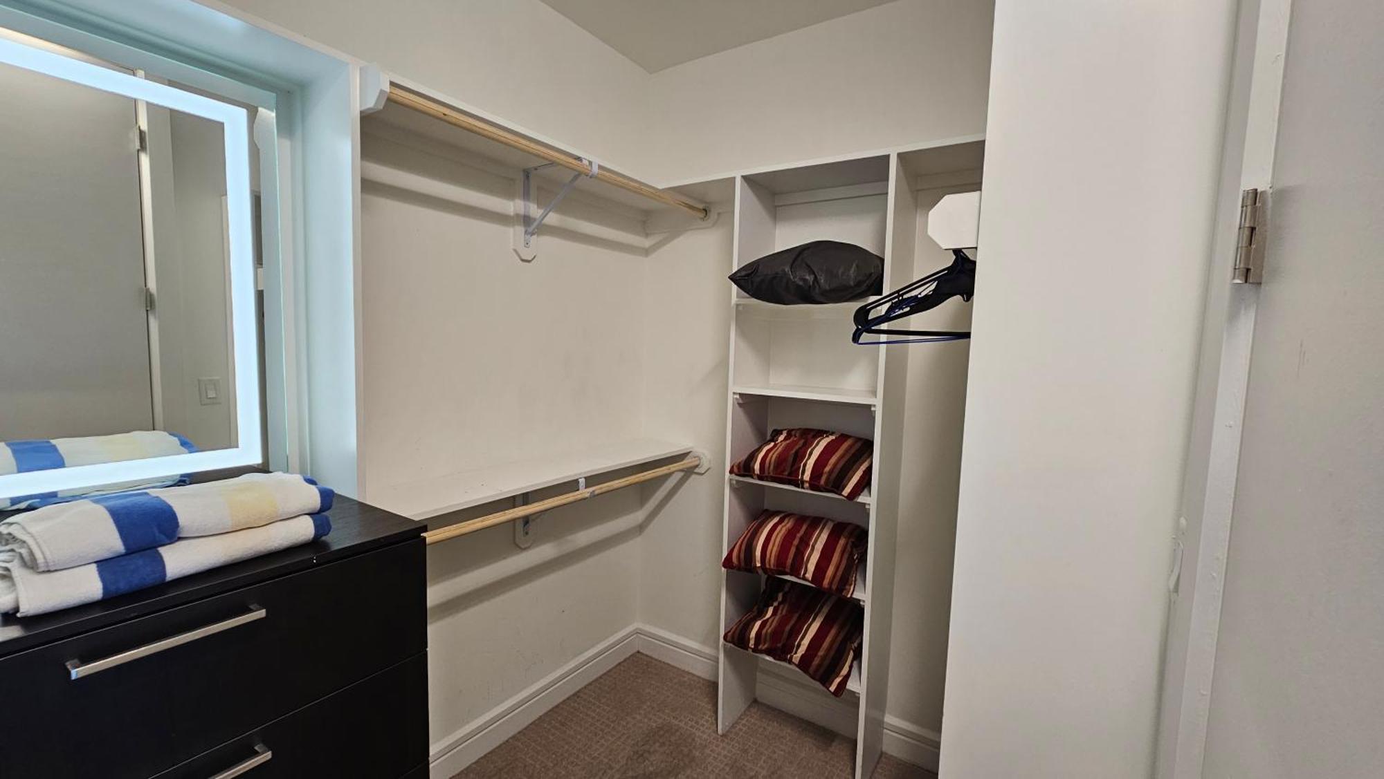 Luxury Highrise In Midtown - Skyline Views And Chic Decor Apartment *