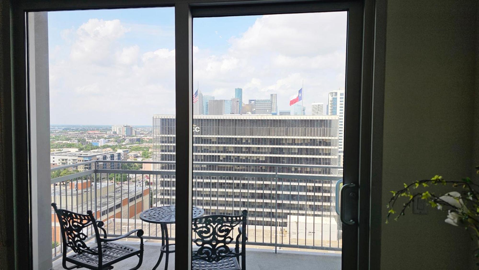 Luxury Highrise In Midtown - Skyline Views And Chic Decor Apartment Houston