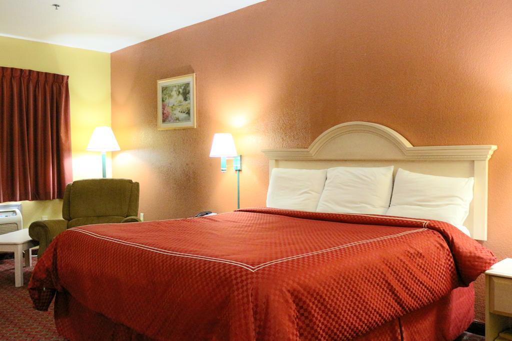 Hotel Americas Best Value And Fm 1960