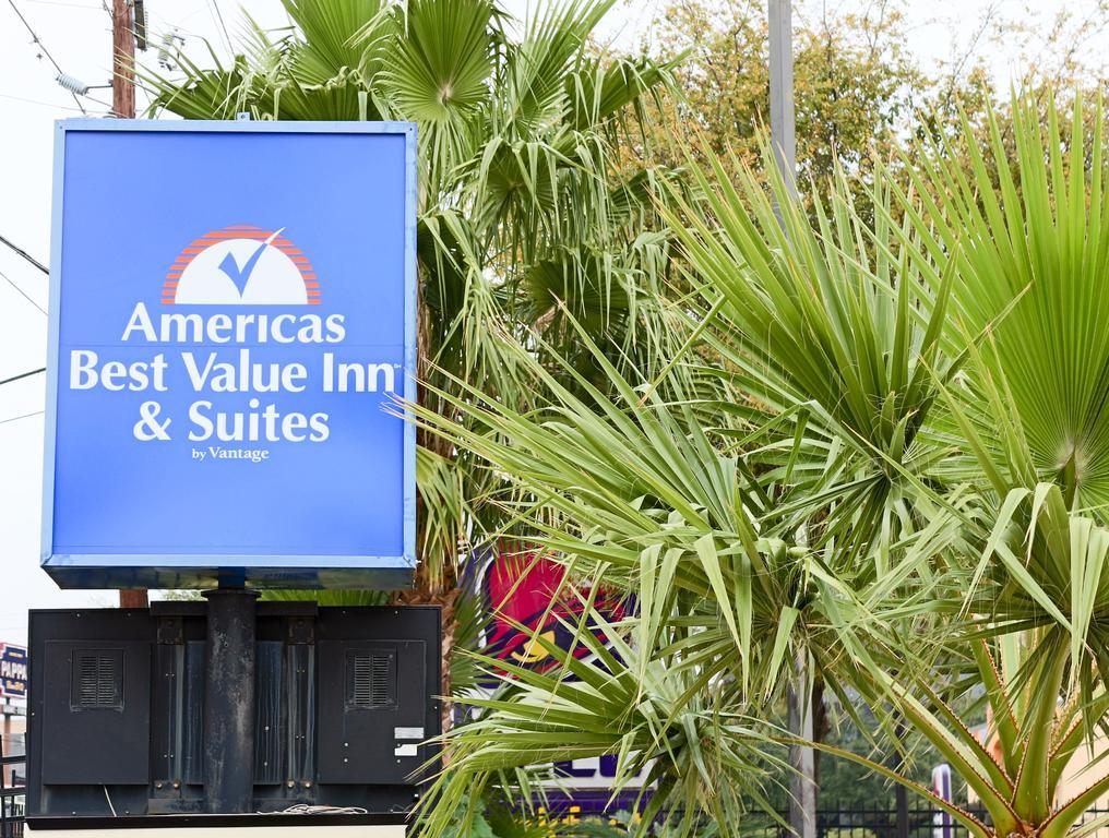 Americas Best Value And Fm 1960 Hotel 2*