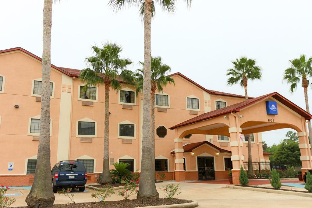 Americas Best Value And Fm 1960 Hotel 2*