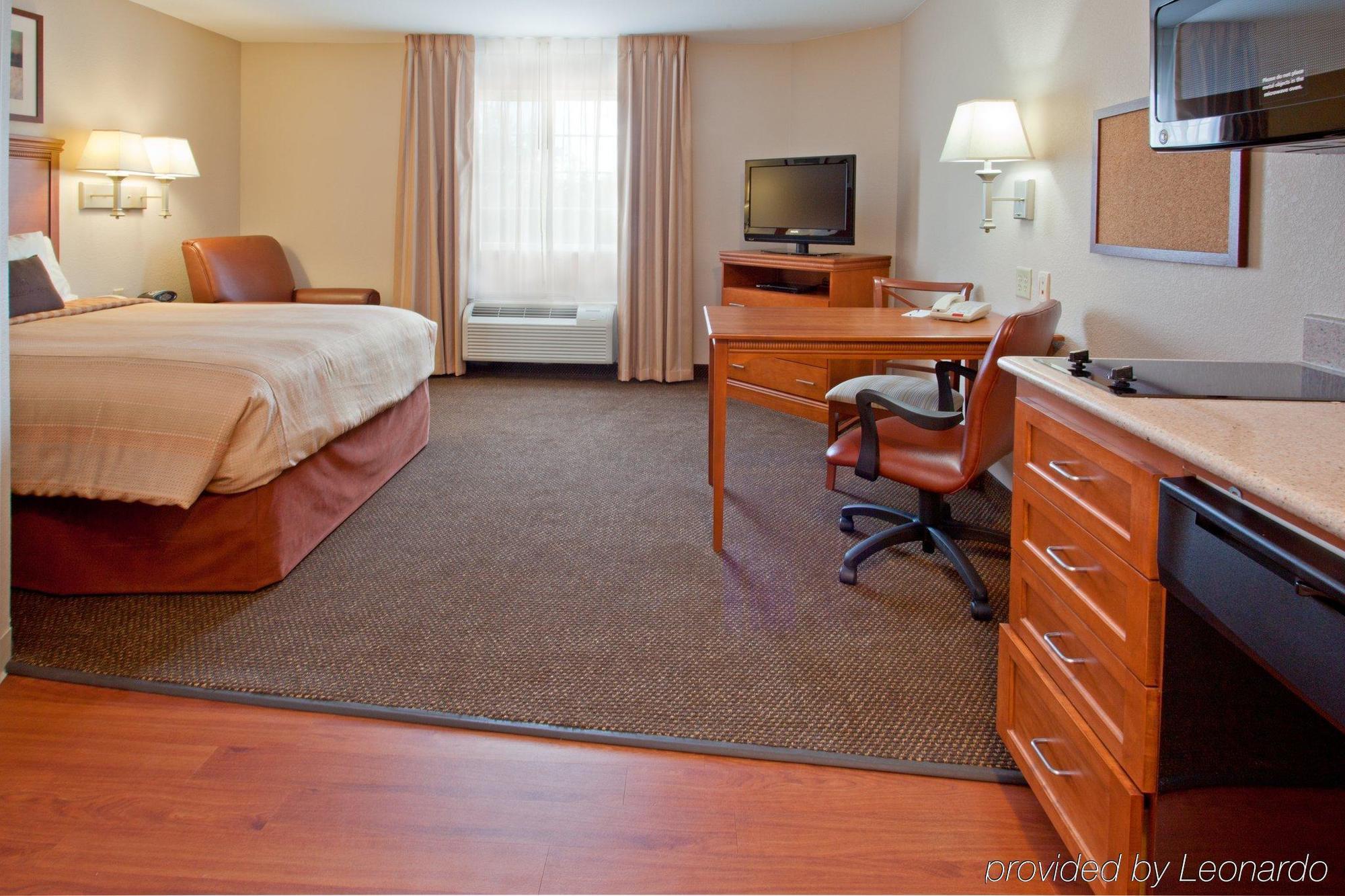 Candlewood Nw - Willowbrook, An Ihg