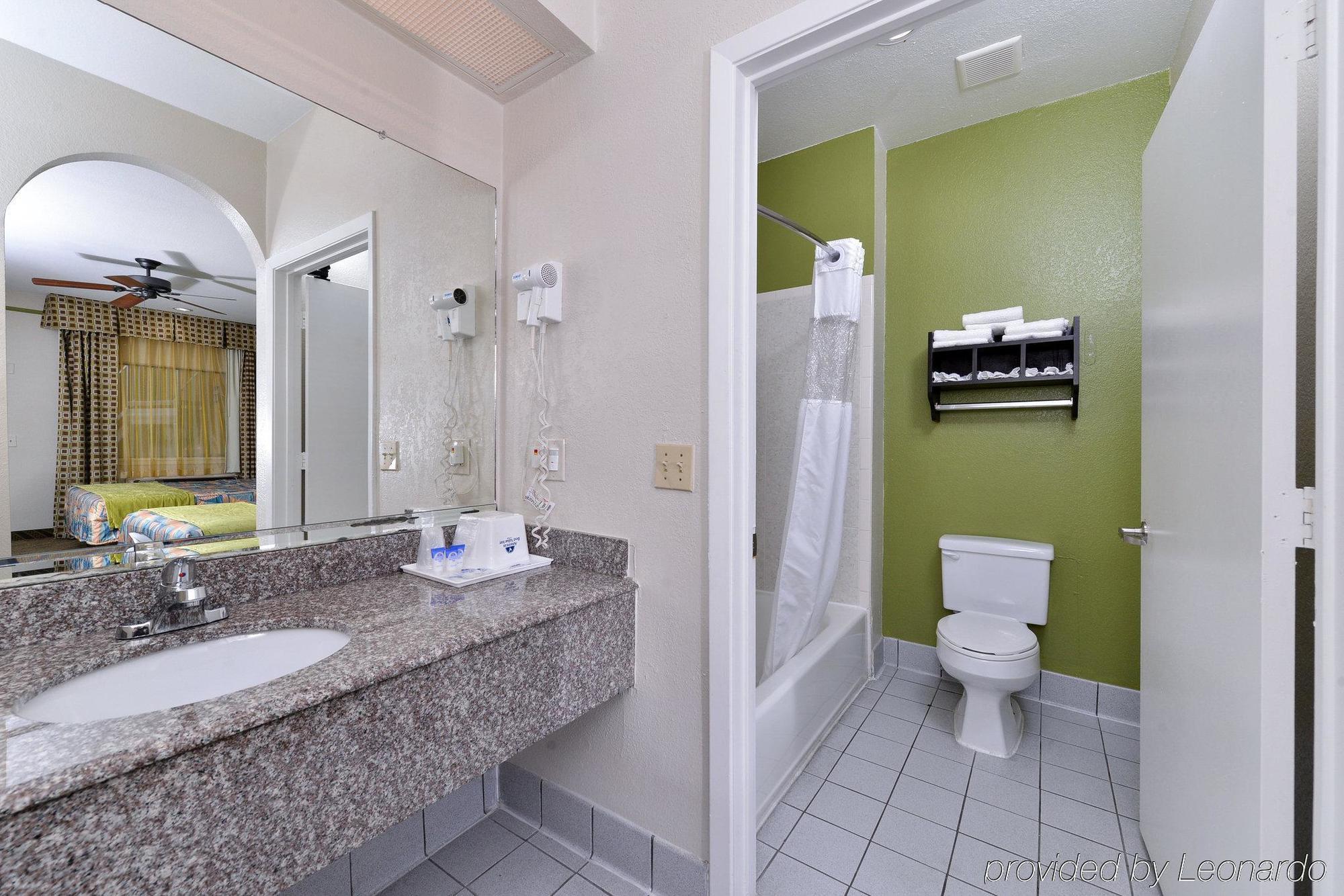 Americas Value Downtown 2*