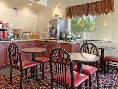 Super 8 By Wyndham Houston/willowbrook Hwy 249 Hotel 2*