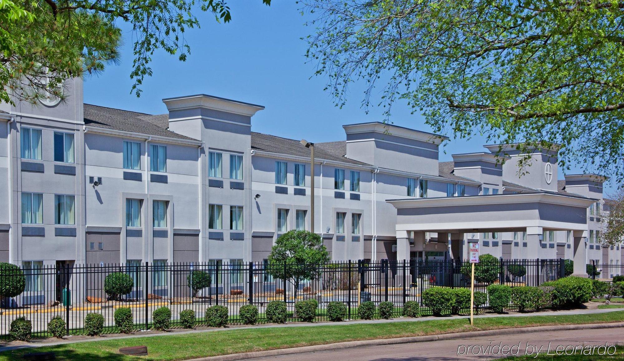 Hotel Wyndham Garden Willowbrook