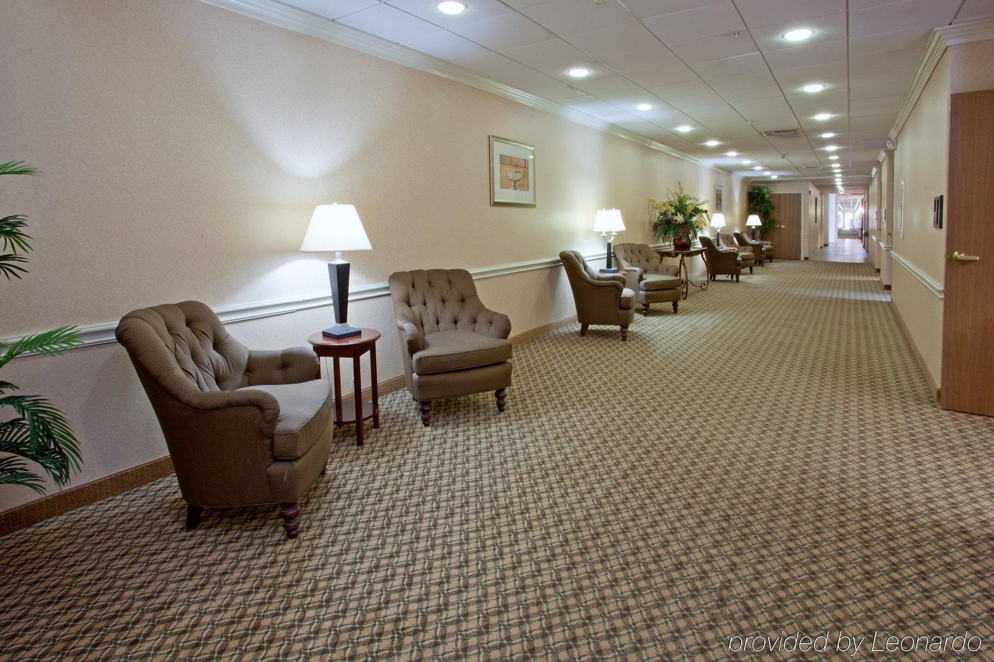 Wyndham Garden Willowbrook 3*