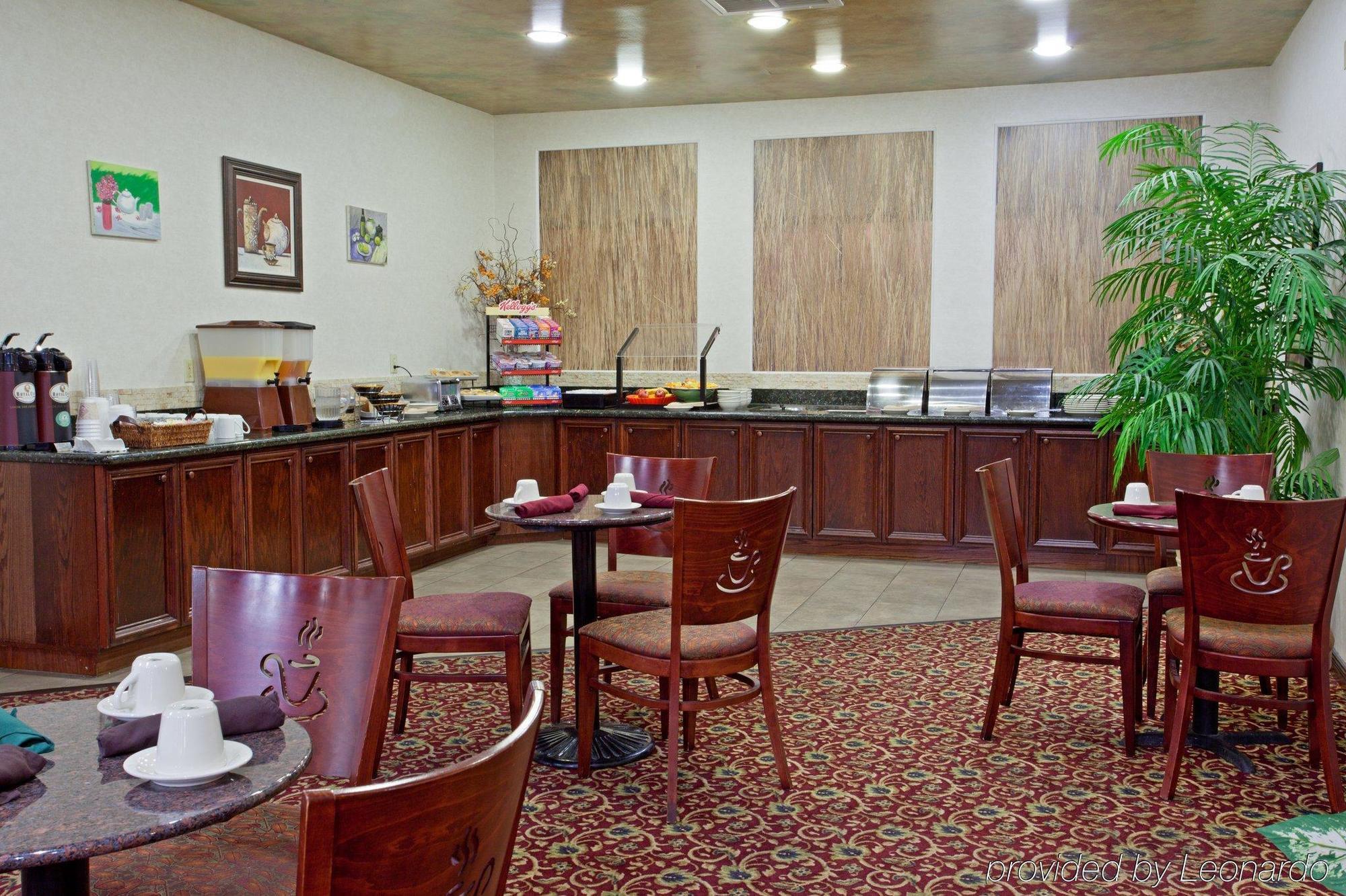 Wyndham Garden Willowbrook Hotel