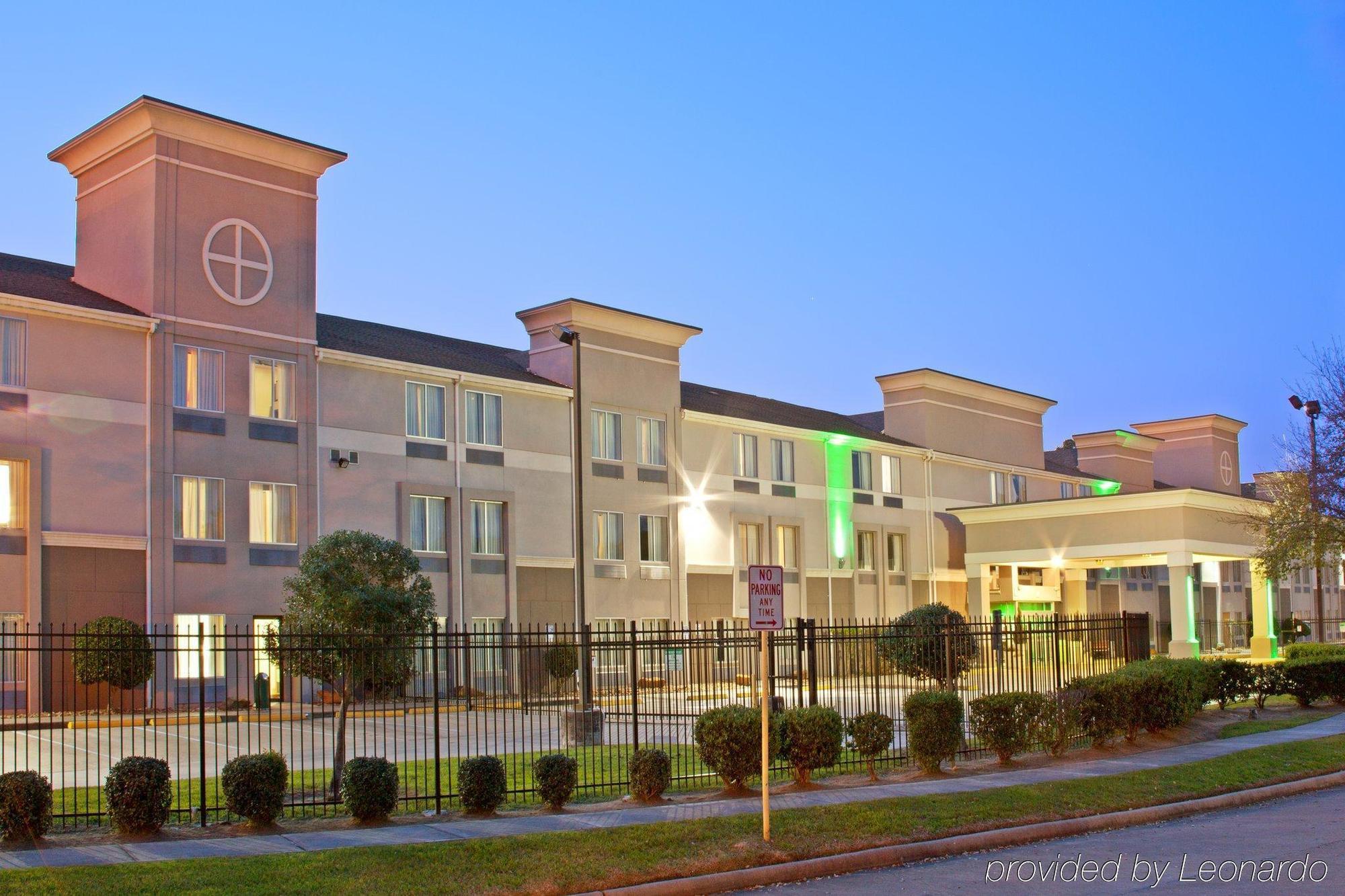 Hotel Wyndham Garden Willowbrook