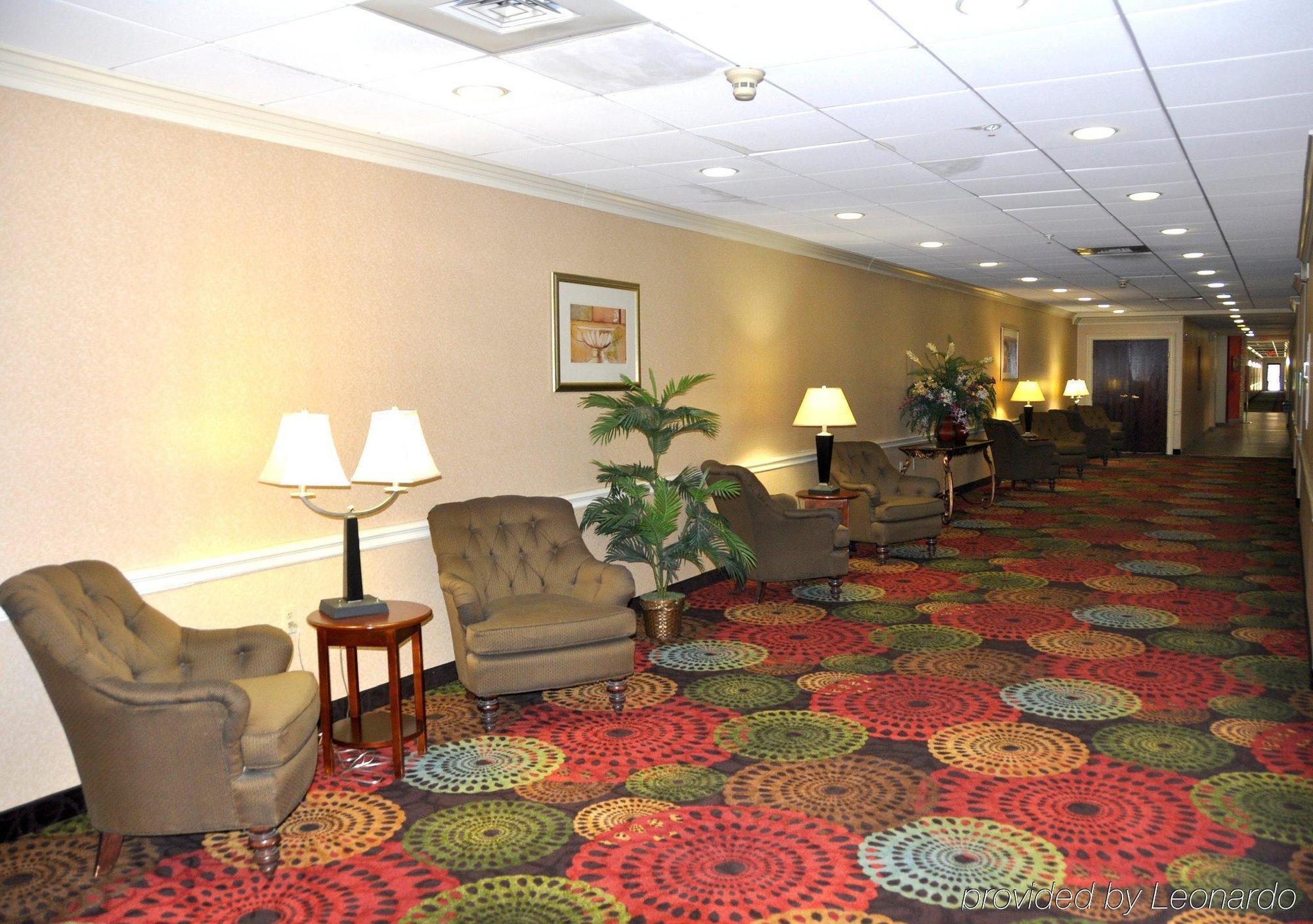 Wyndham Garden Willowbrook Hotel 3*