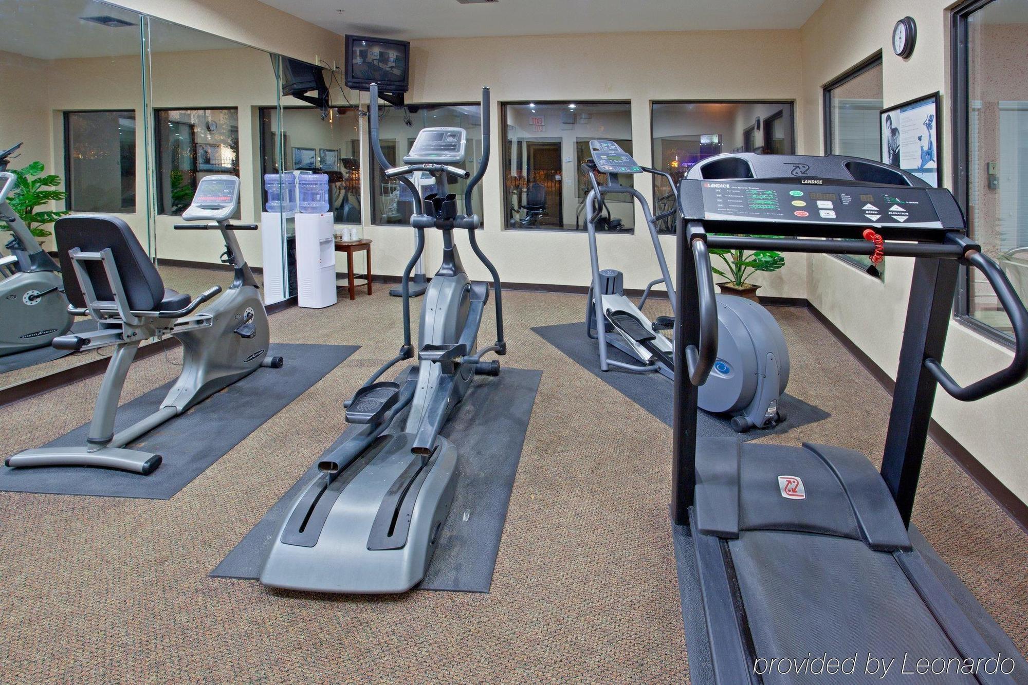 Wyndham Garden Willowbrook Hotel 3*