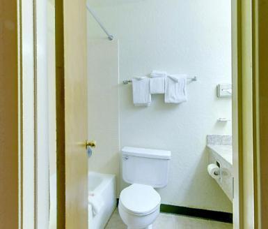 Amerihome & Suites Airport North Motel 2*