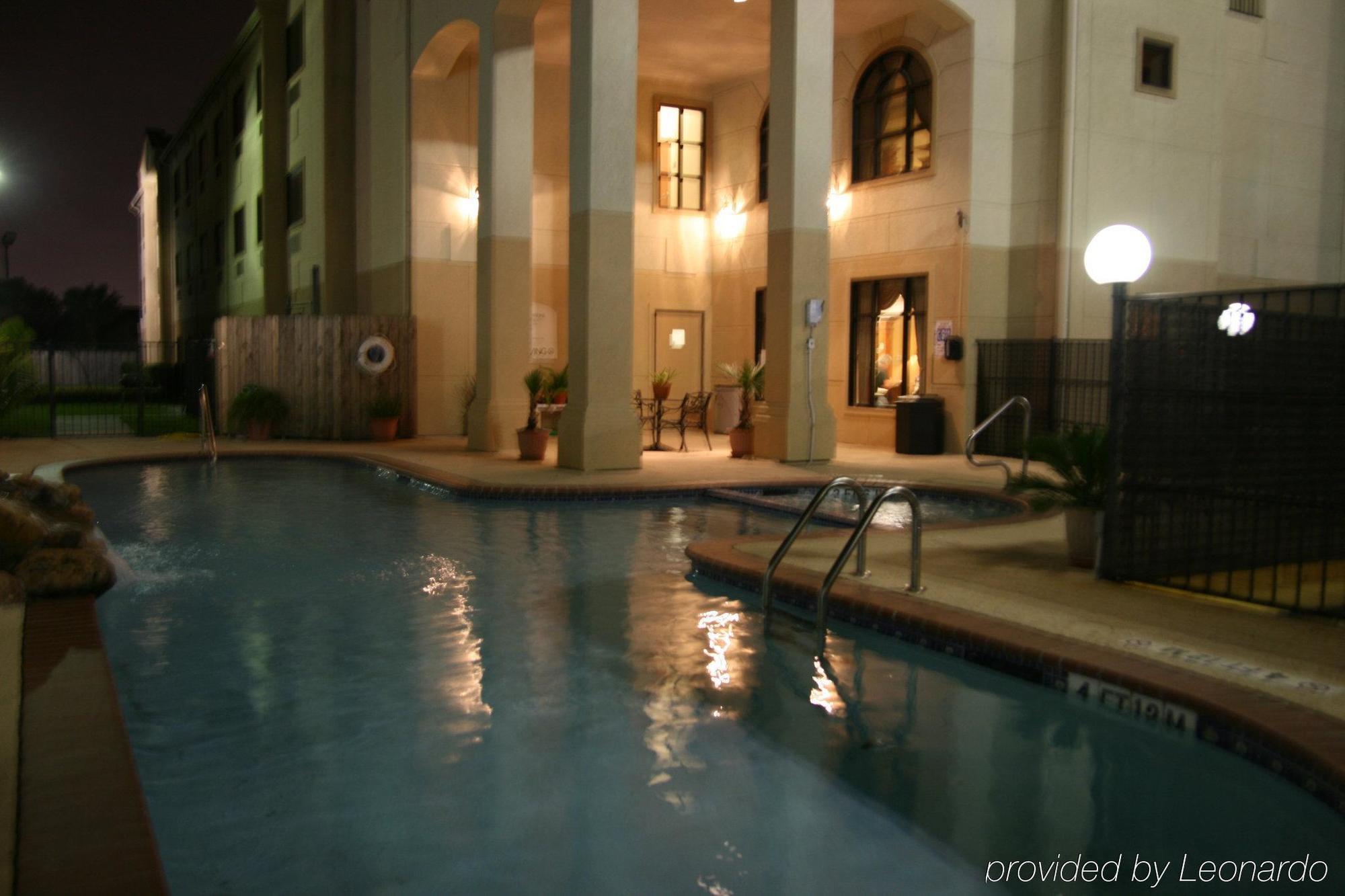 Country & By Radisson, Northwest, Tx Hotel 2*