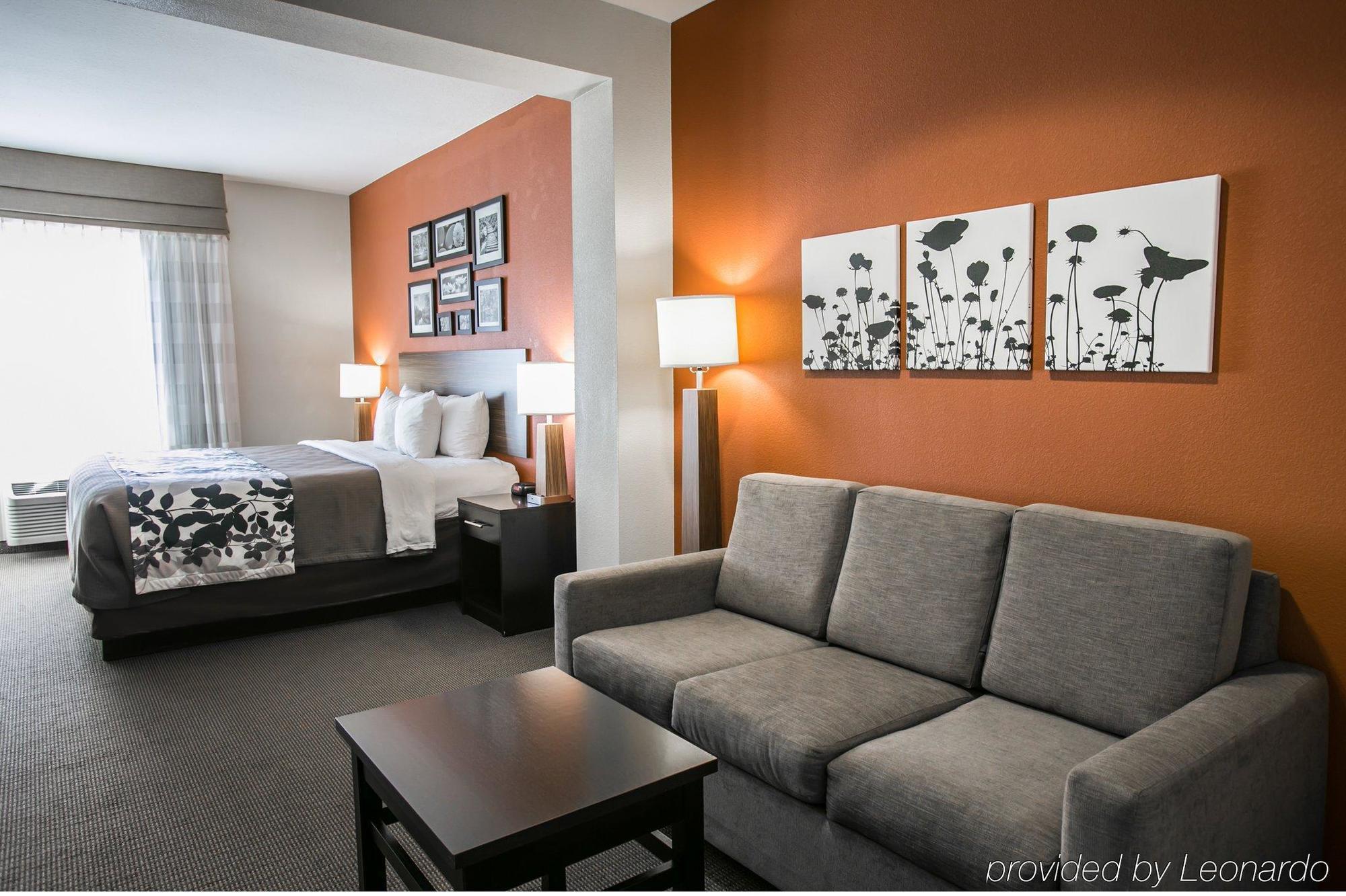 Hotel Restwell & I-45 North Houston