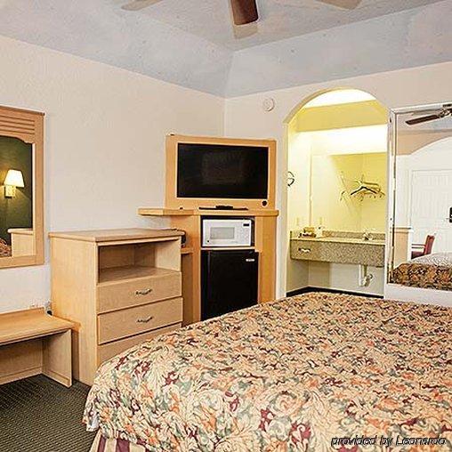 Motel Crystal 249 North Houston