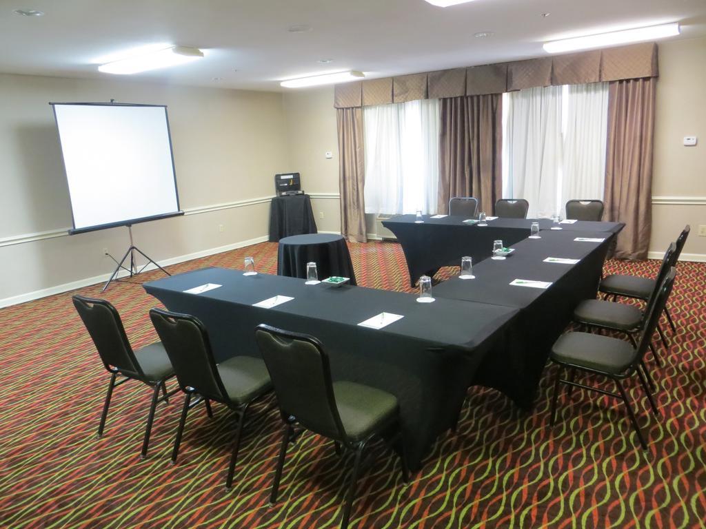 Hotel Wyndham Garden Willowbrook 3*
