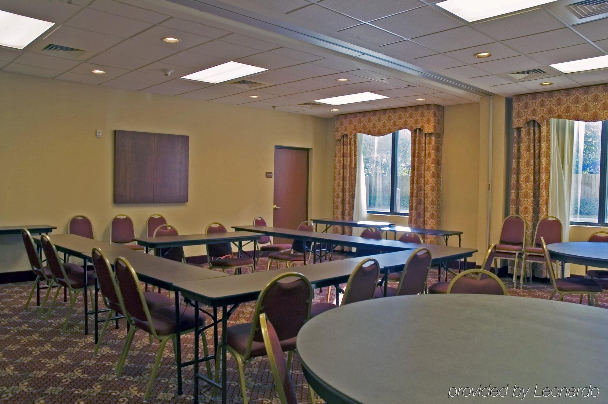 Holiday Express & - Memorial Park Area By Ihg Houston