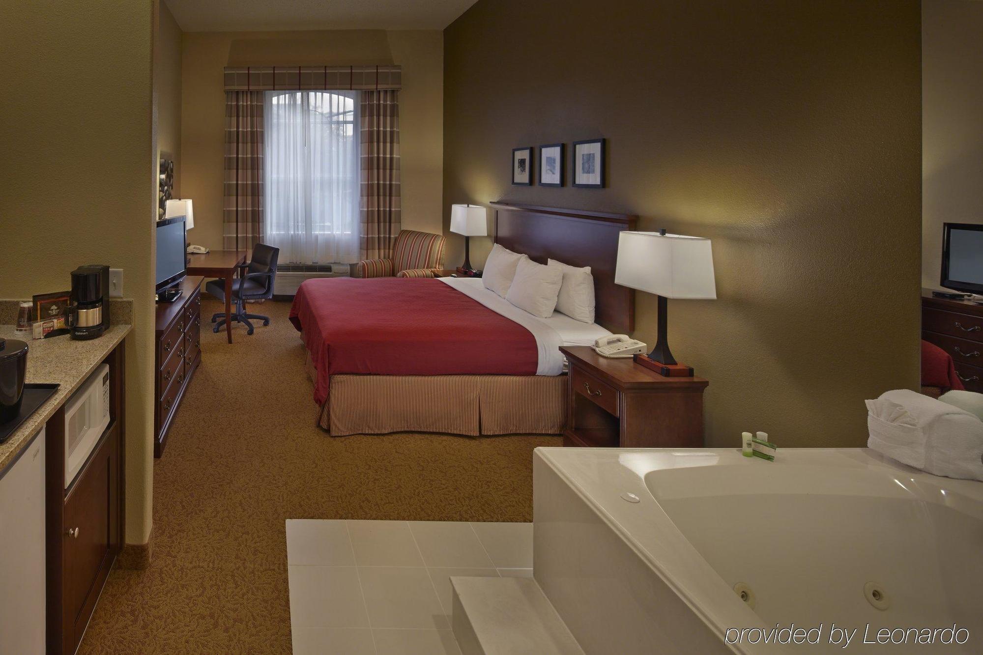 Hotel Comfort Bush Intercontinental Airport 3*