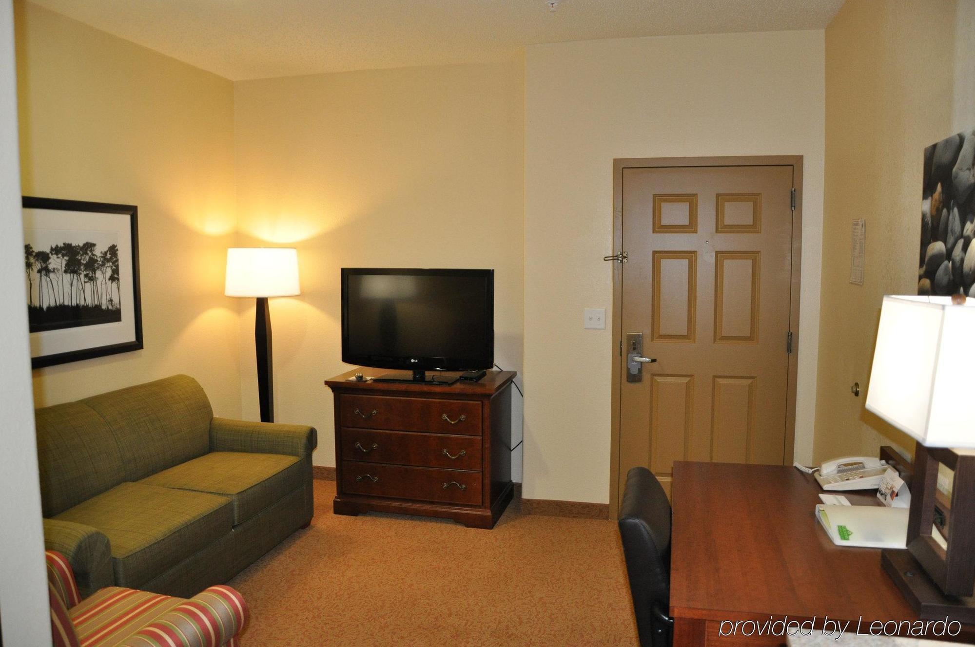 Comfort Bush Intercontinental Airport Hotel