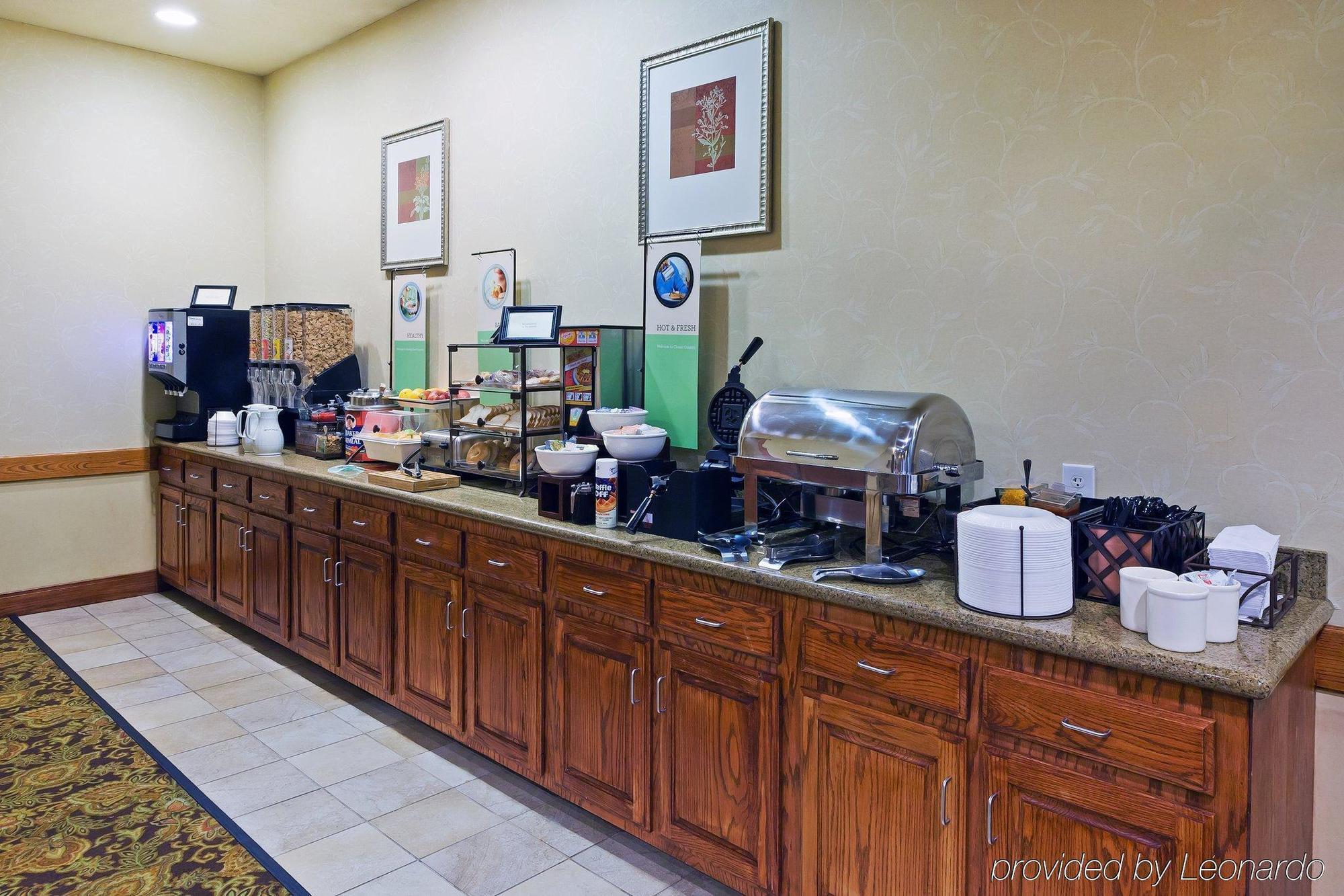 Comfort Bush Intercontinental Airport Hotel