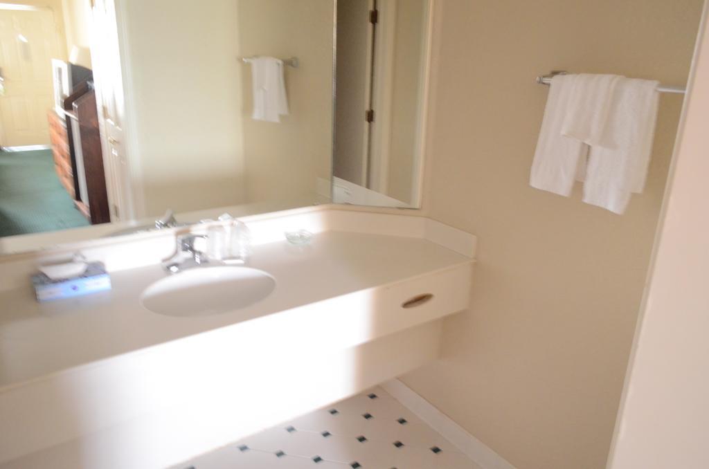 Motel America's Houston/stafford /sugarland 2*
