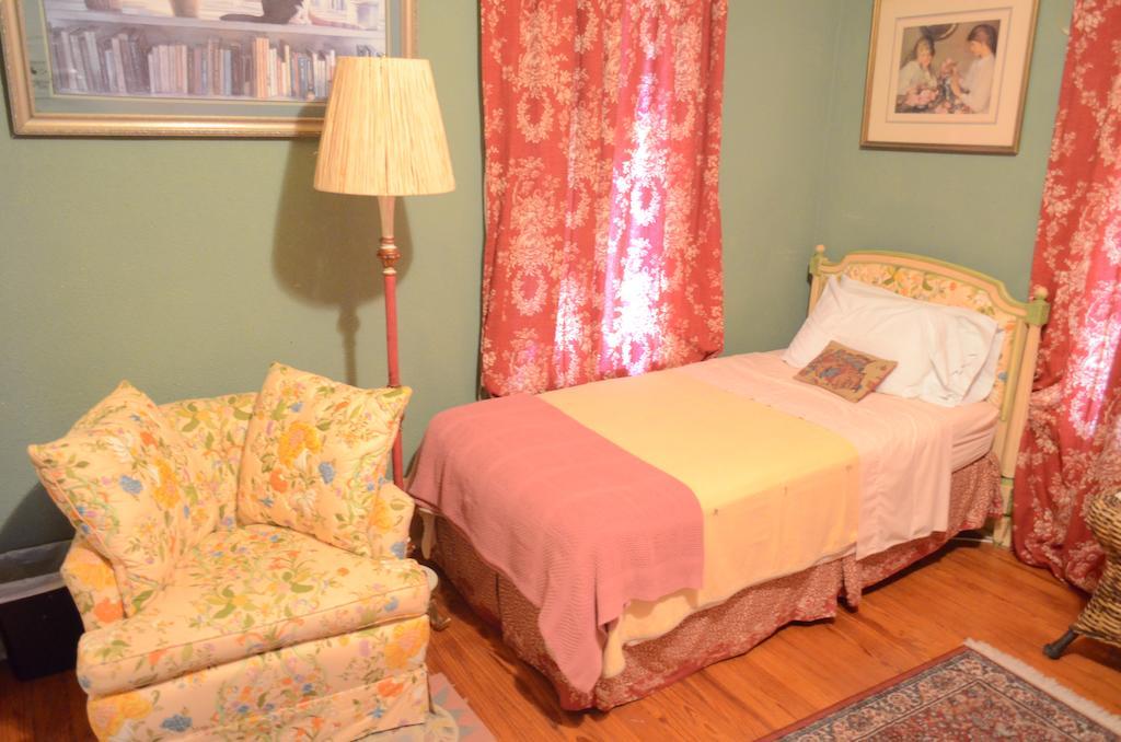 Robin's Nest Bed & Breakfast Houston