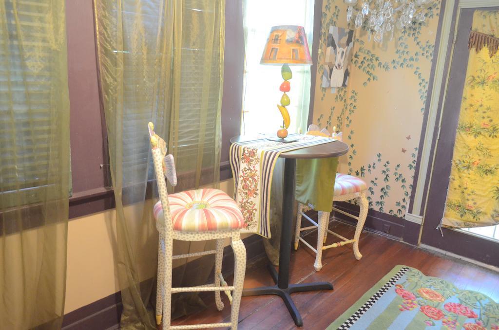 Robin's Nest Bed & Breakfast Houston