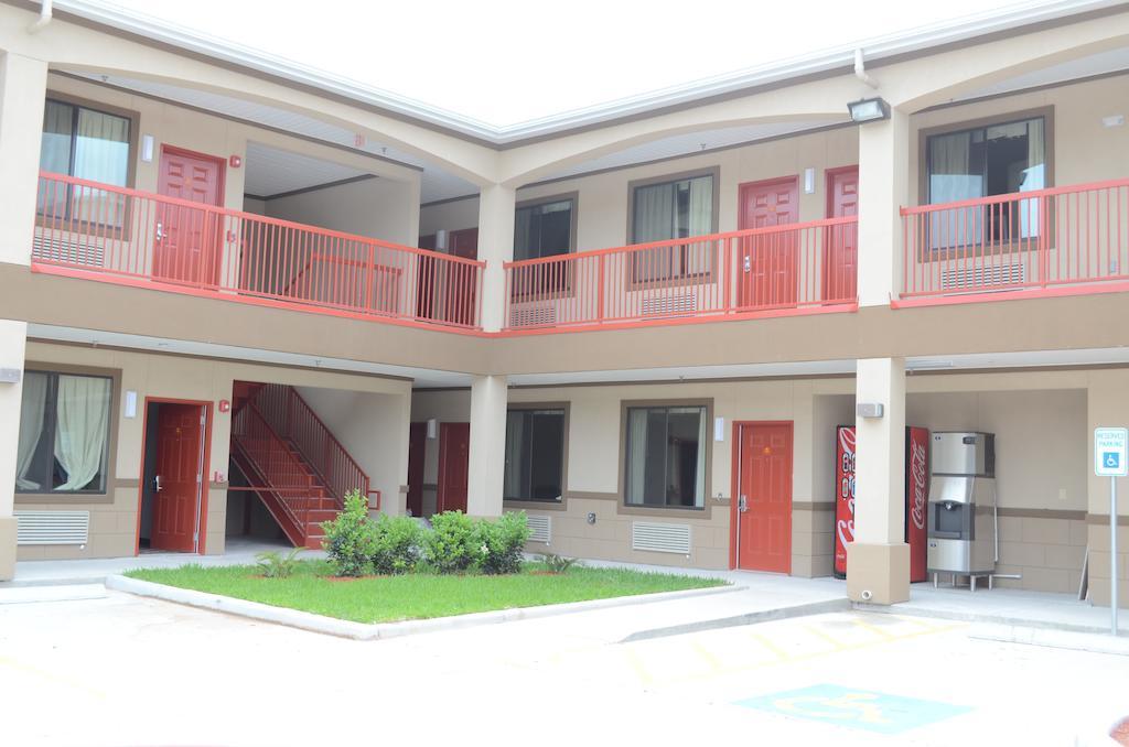 Palace Sam Race Park Motel 2*