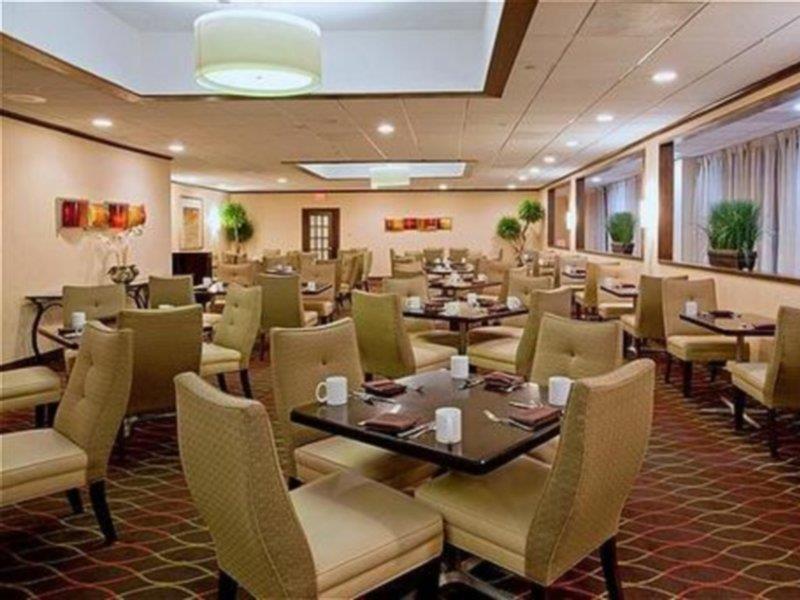 Sonesta Iah Airport Hotel 4*