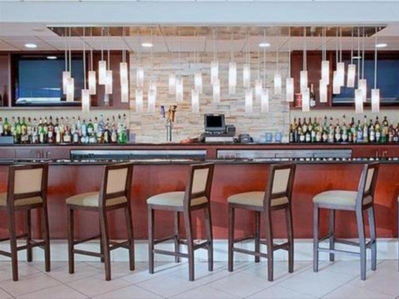 Sonesta Iah Airport Hotel
