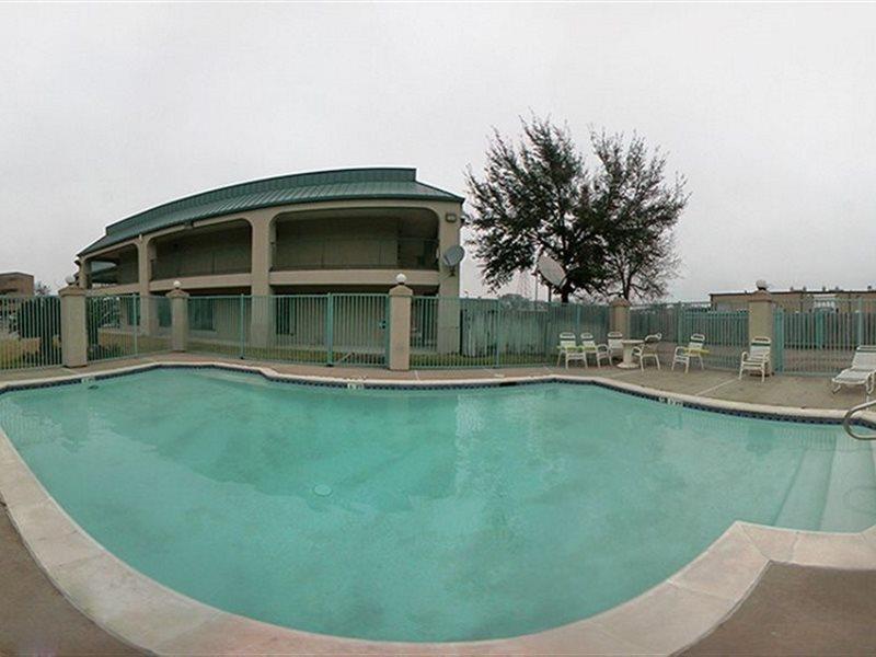 Rodeway & Hwy 290 Nw Hotel 2*