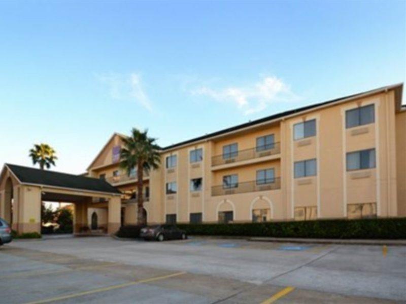 Hotel Comfort Bush Intercontinental Airport 3*