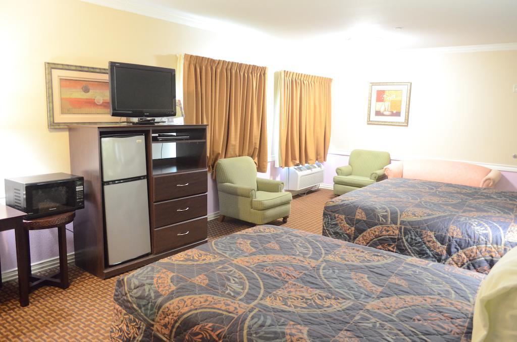 Motel Budget Host & 2*